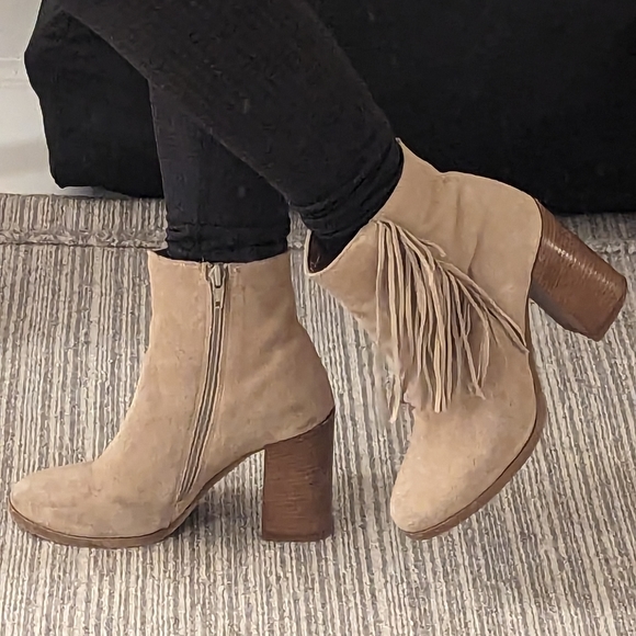 Heeled boots - Picture 6 of 6